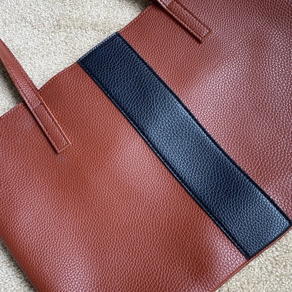 Vince Camuto tote - Picture 3 of 10